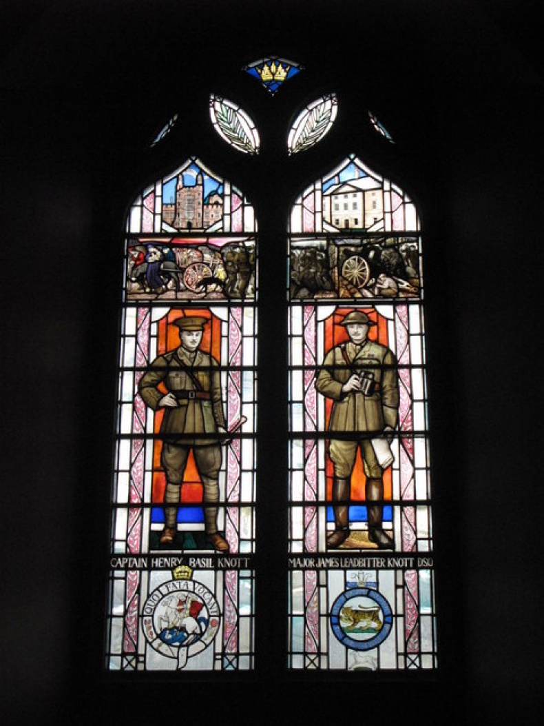 This window shows the two brothers in their army uniforms within the memorial chapel. Image: Mike Quinn, Geograph (CC BY-SA 2.0)